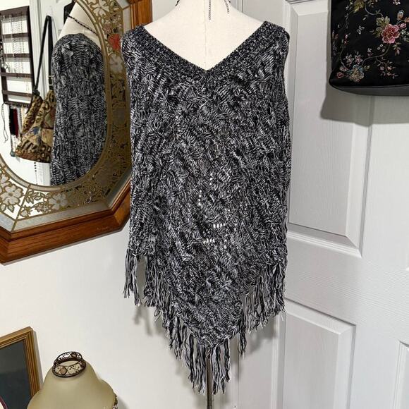 NWT John Paul Richard Black & White Crochet Knit Tassel Fringe Sweater Poncho OS - Picture 5 of 8